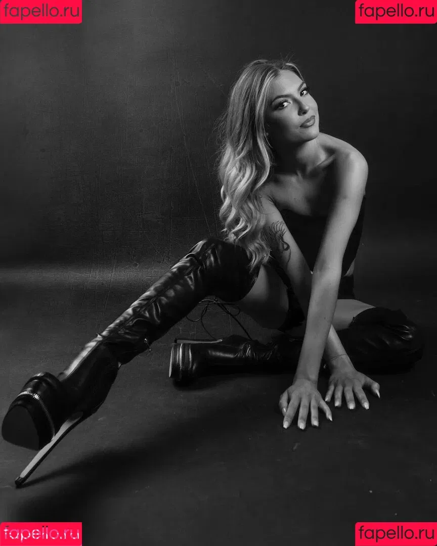 AsiaLily Onlyfans Photo Gallery 