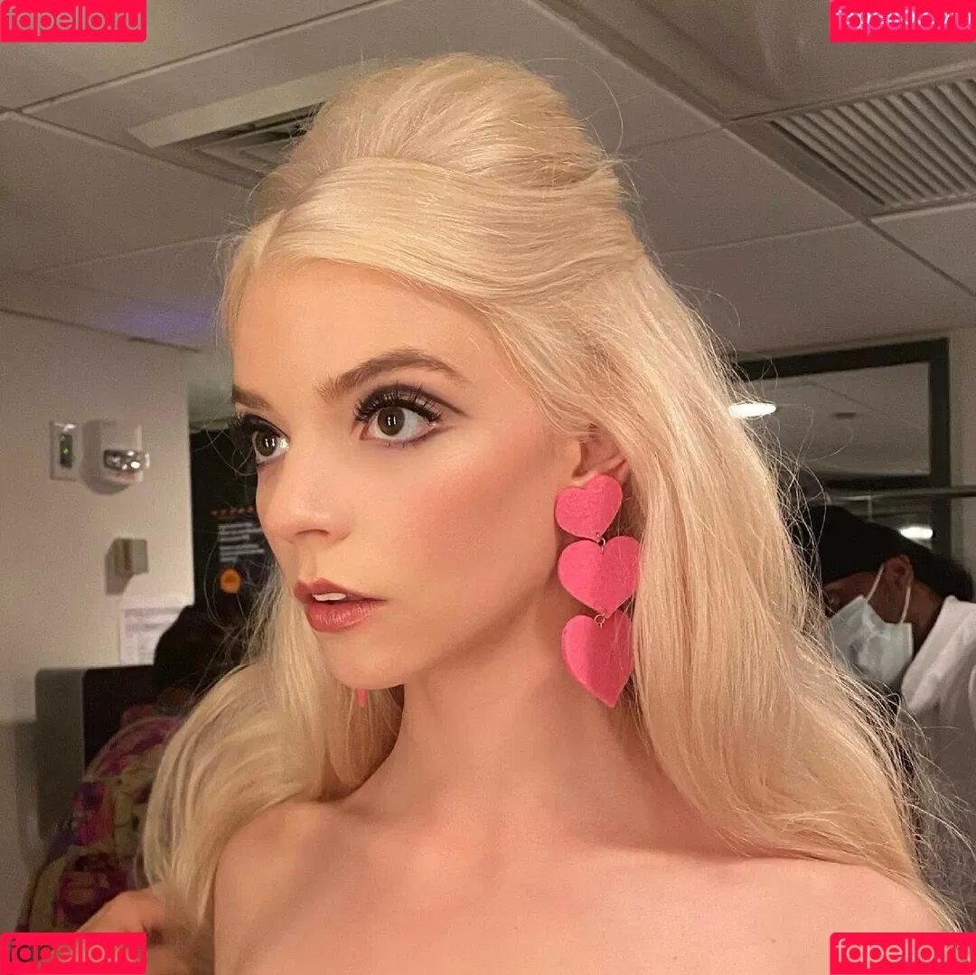 Anya Taylor-Joy Onlyfans Photo Gallery 