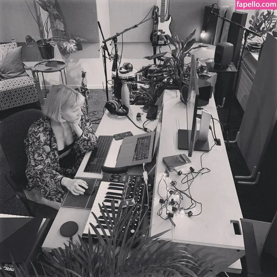 Aurora Aksnes Onlyfans Photo Gallery 