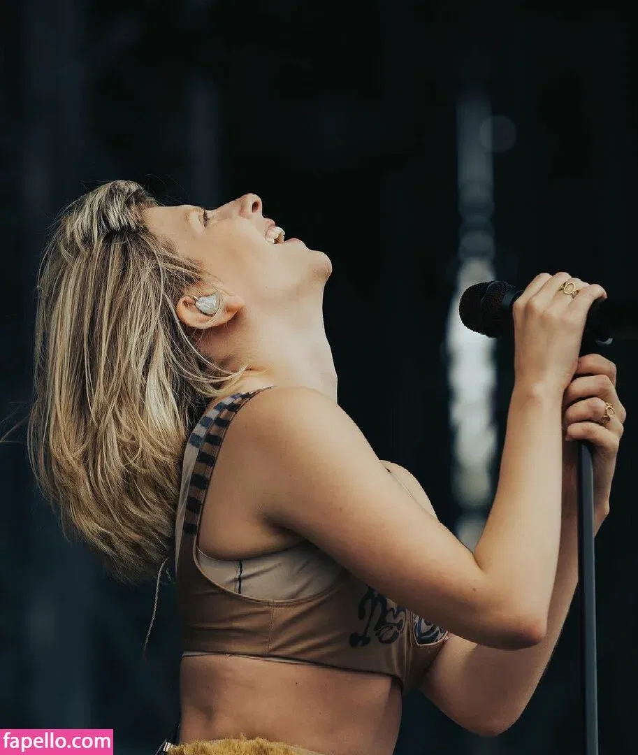 Aurora Aksnes Onlyfans Photo Gallery 