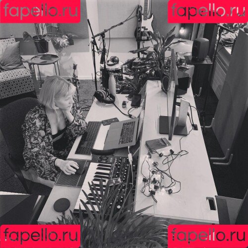 Aurora Aksnes Onlyfans Photo Gallery 