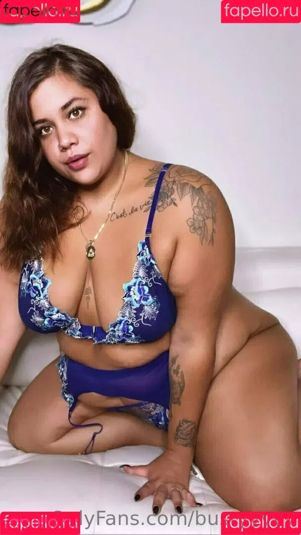 bustyyyyy Onlyfans Photo Gallery 