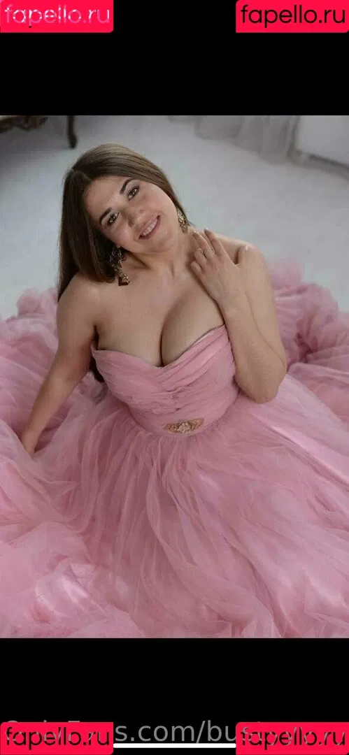 bustyyyyy Onlyfans Photo Gallery 