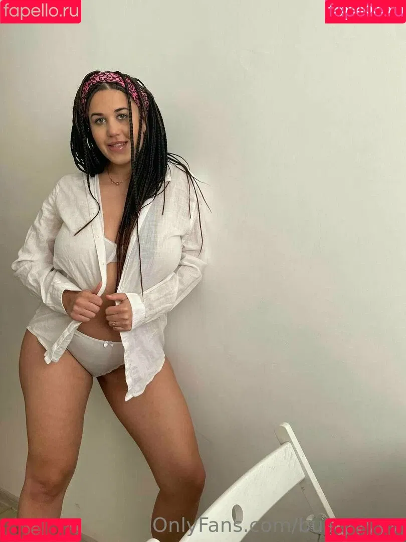 bustyyyyy Onlyfans Photo Gallery 