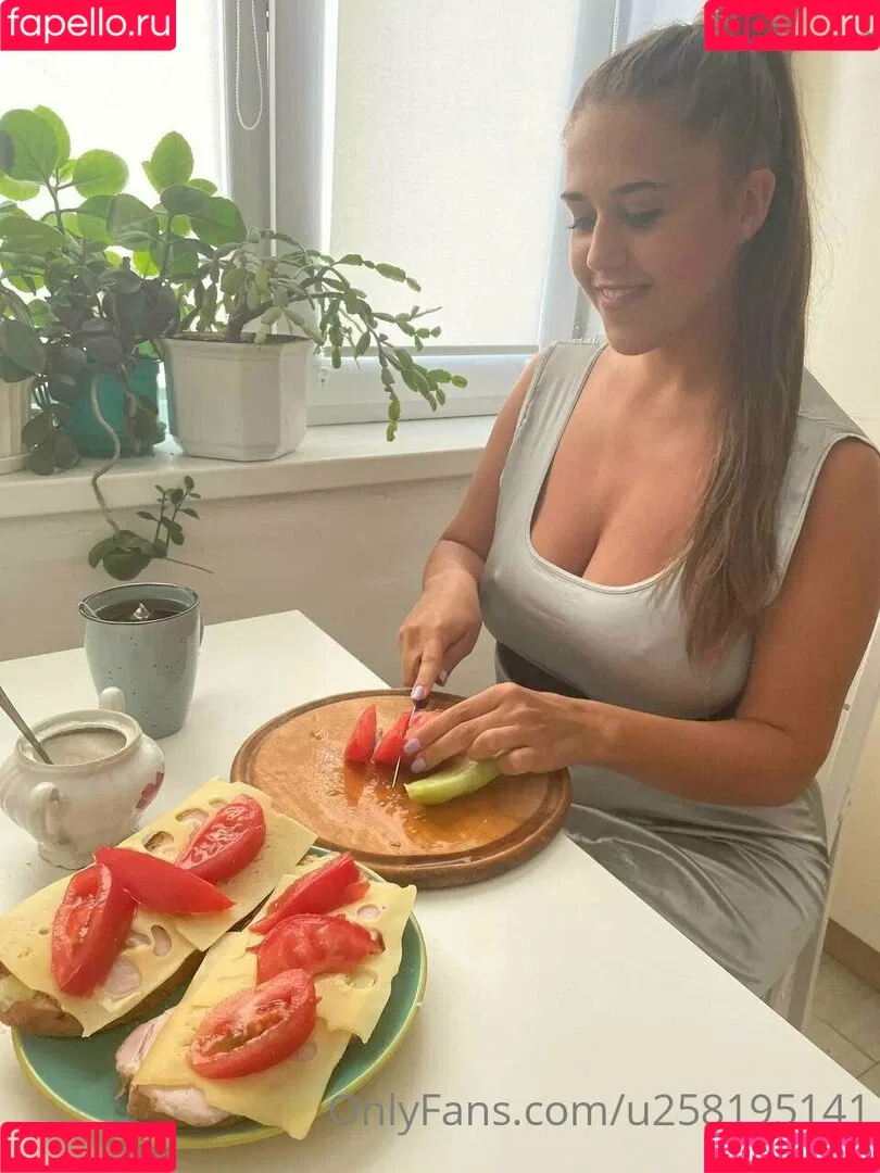 bustyyyyy Onlyfans Photo Gallery 