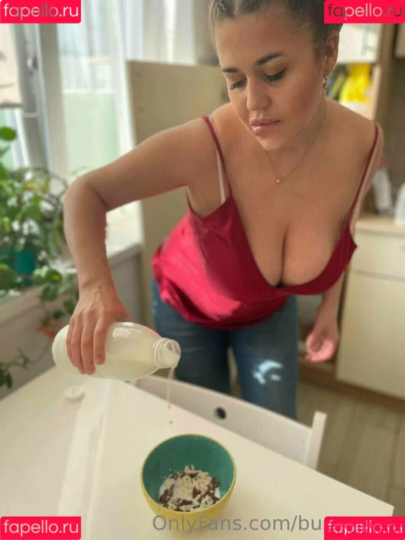 bustyyyyy Onlyfans Photo Gallery 