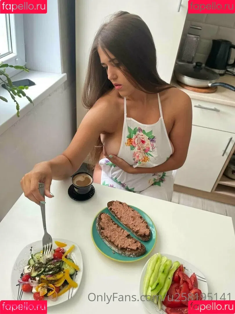 bustyyyyy Onlyfans Photo Gallery 