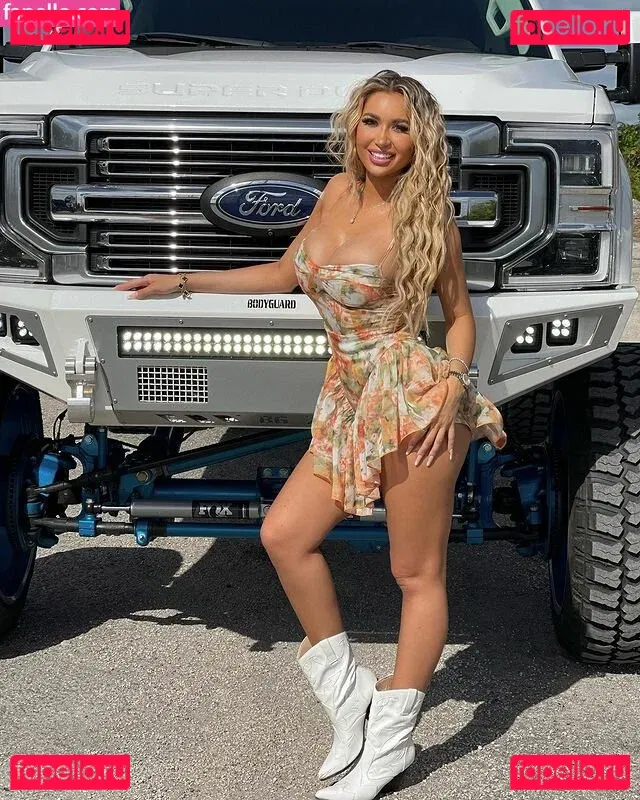 Nikita Sullivan Onlyfans Photo Gallery 