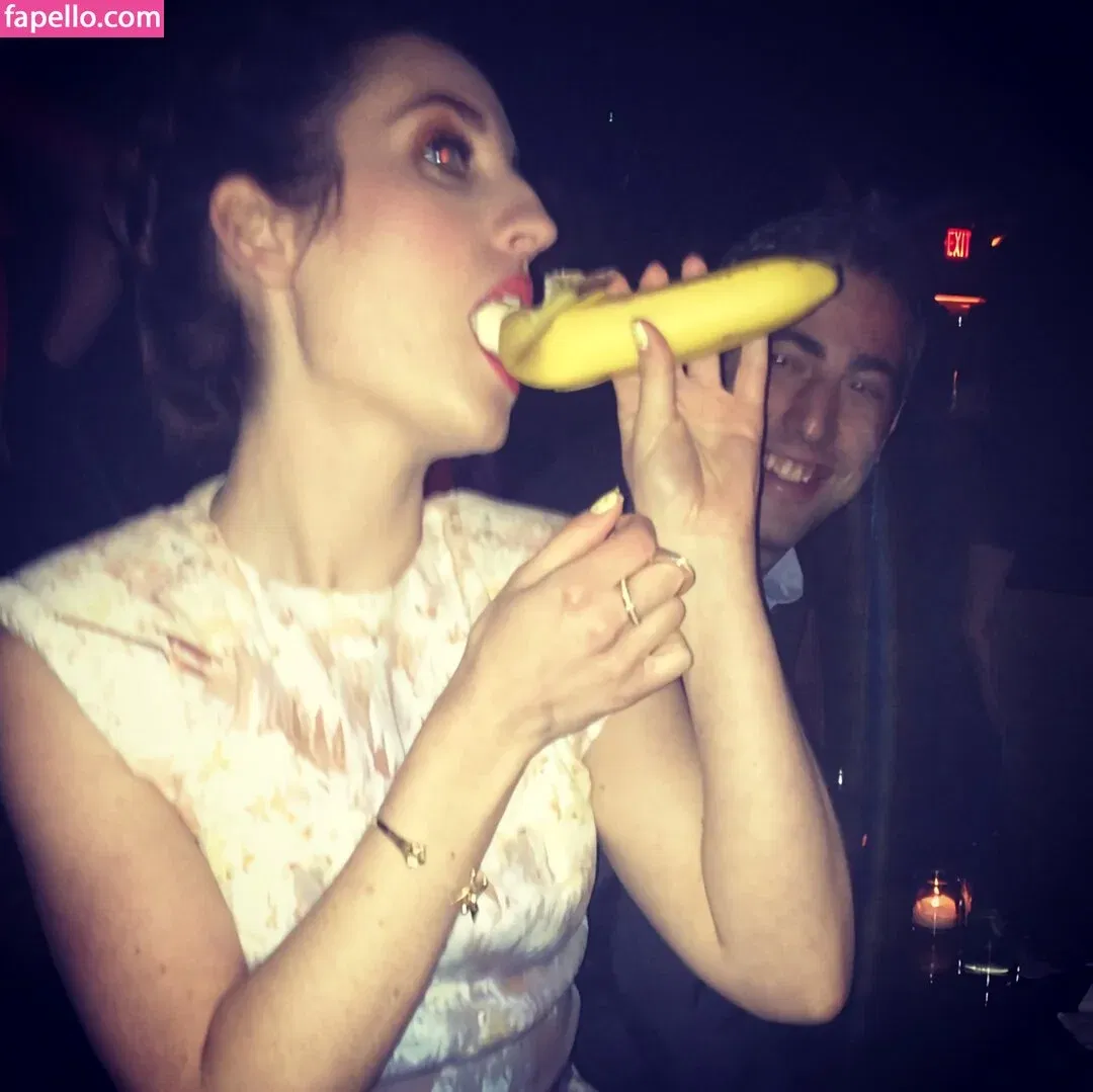 Zoe Lister Jones Onlyfans Photo Gallery 