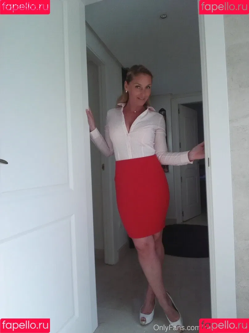 kathianobilixx Onlyfans Photo Gallery 