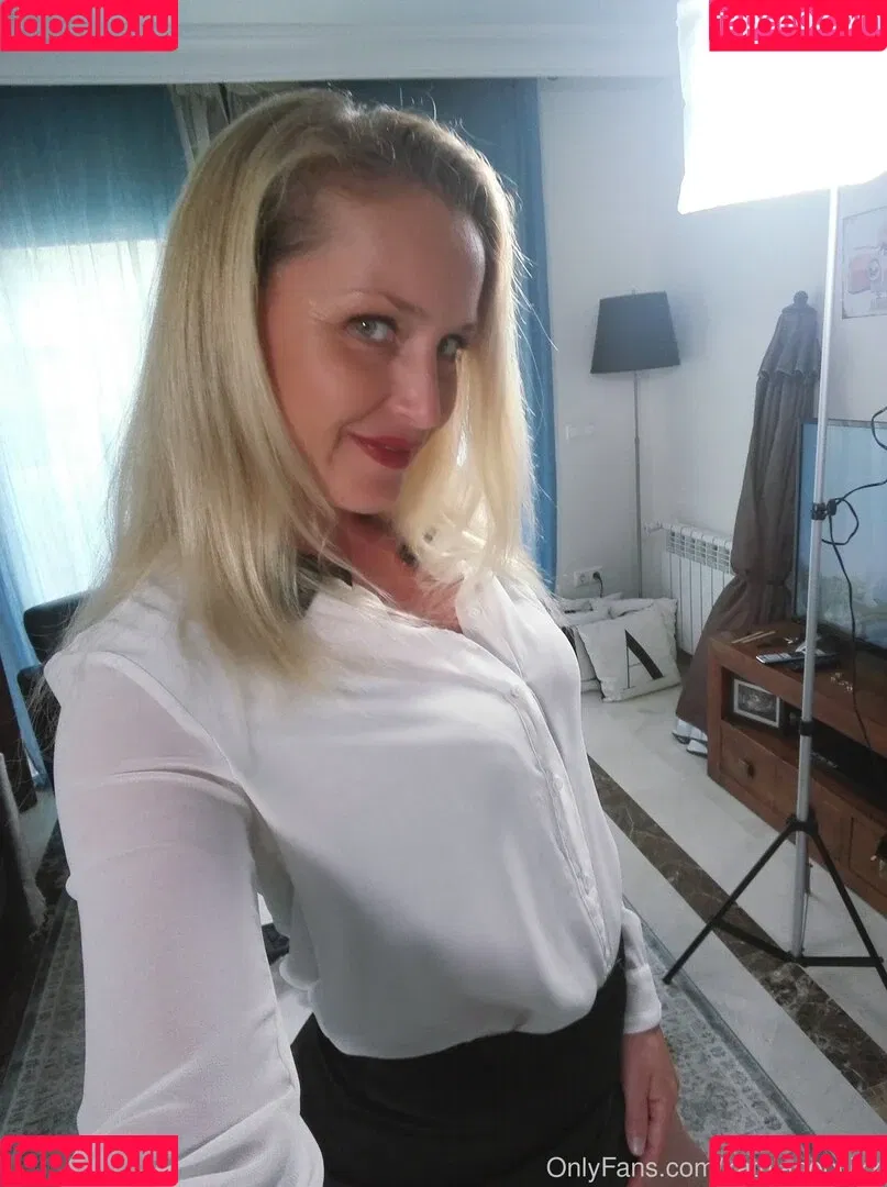 kathianobilixx Onlyfans Photo Gallery 