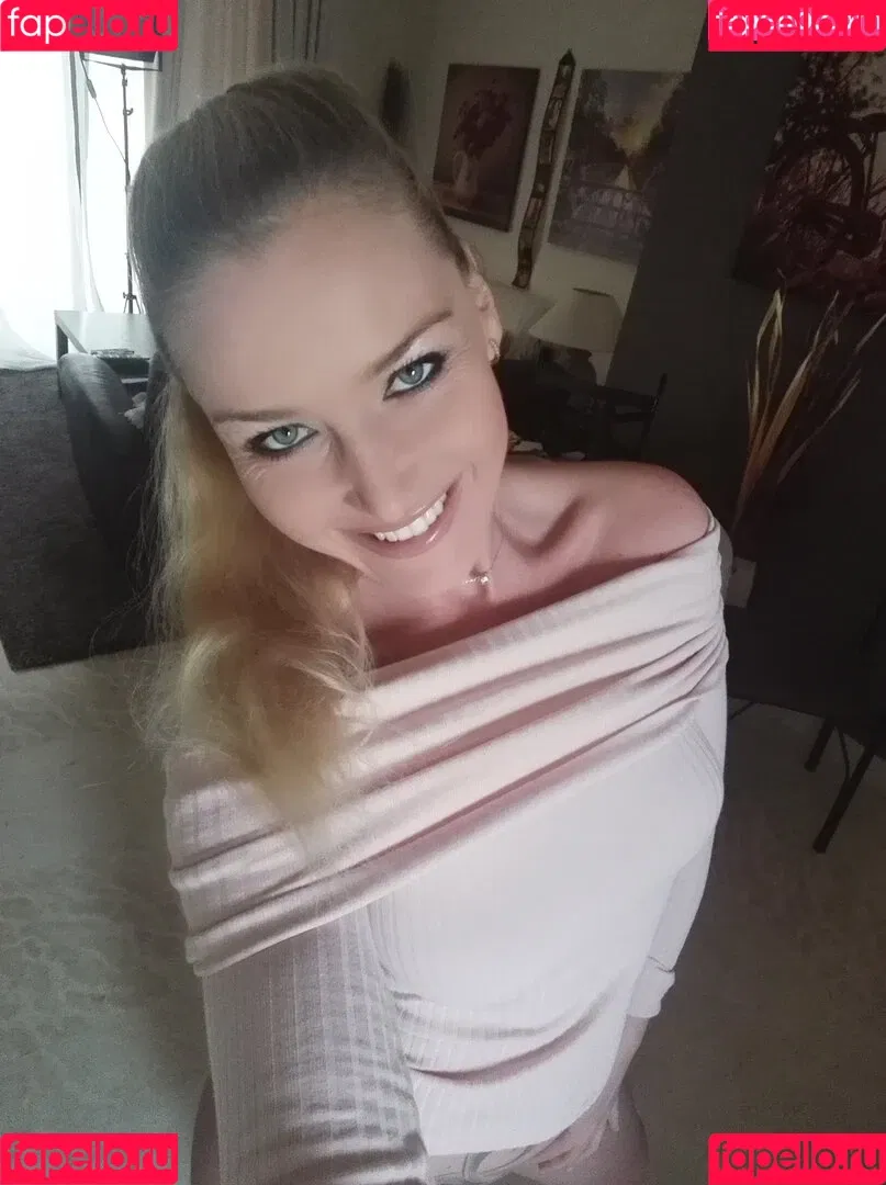 kathianobilixx Onlyfans Photo Gallery 