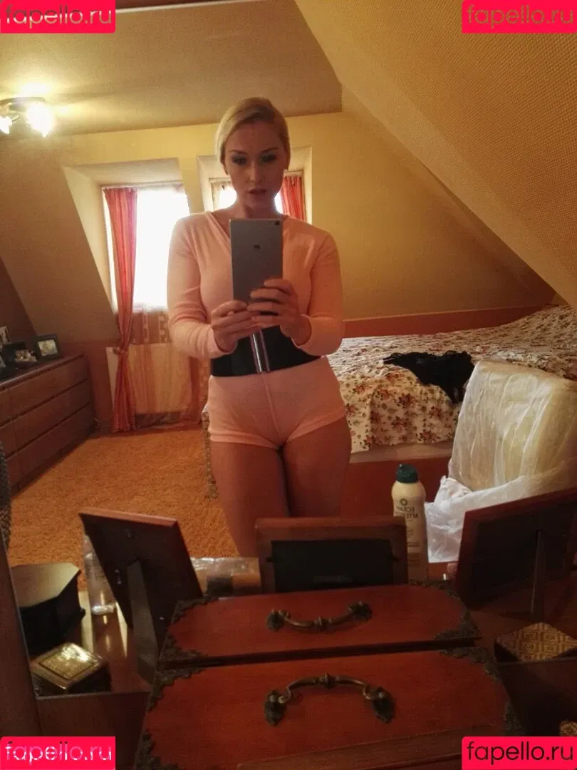 kathianobilixx Onlyfans Photo Gallery 