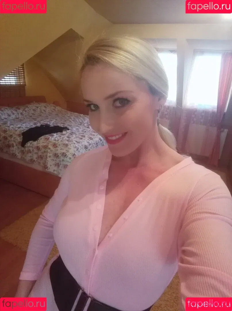 kathianobilixx Onlyfans Photo Gallery 