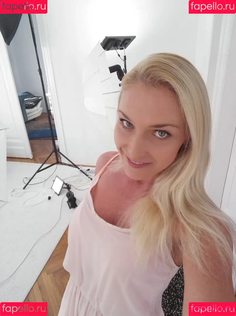 kathianobilixx Onlyfans Photo Gallery 