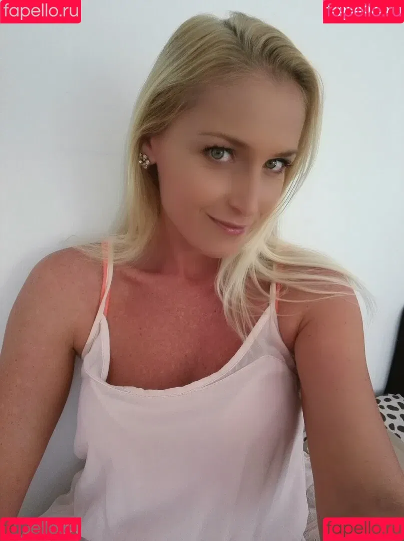 kathianobilixx Onlyfans Photo Gallery 