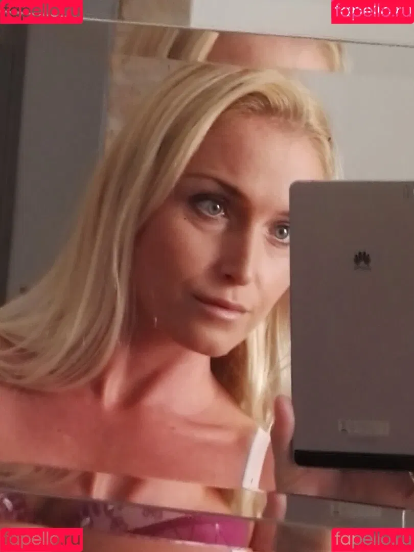 kathianobilixx Onlyfans Photo Gallery 