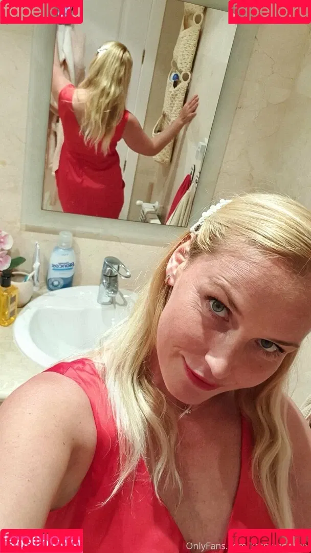 kathianobilixx Onlyfans Photo Gallery 