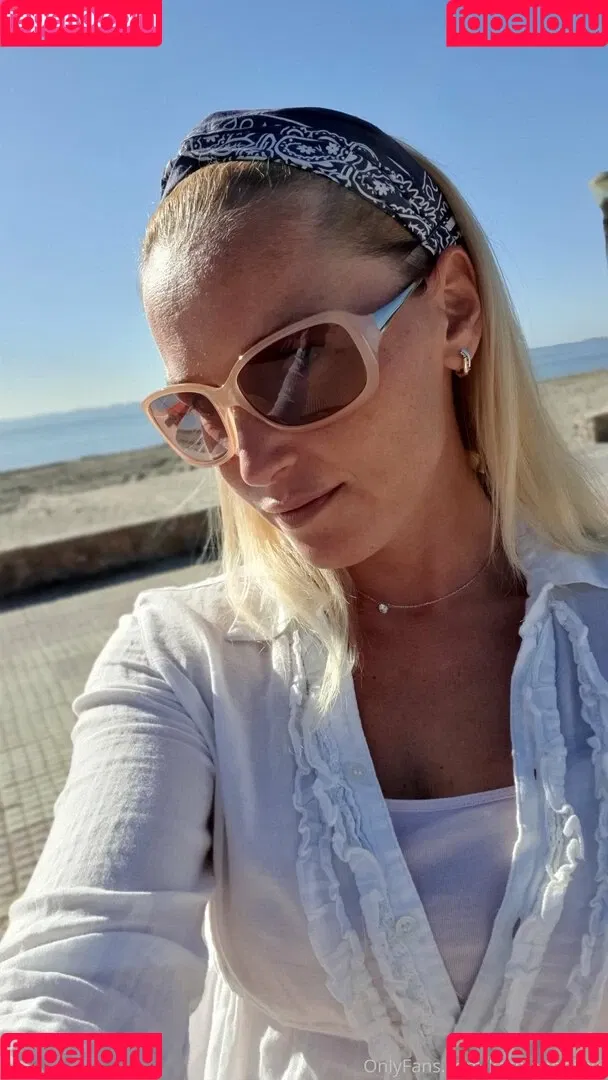 kathianobilixx Onlyfans Photo Gallery 