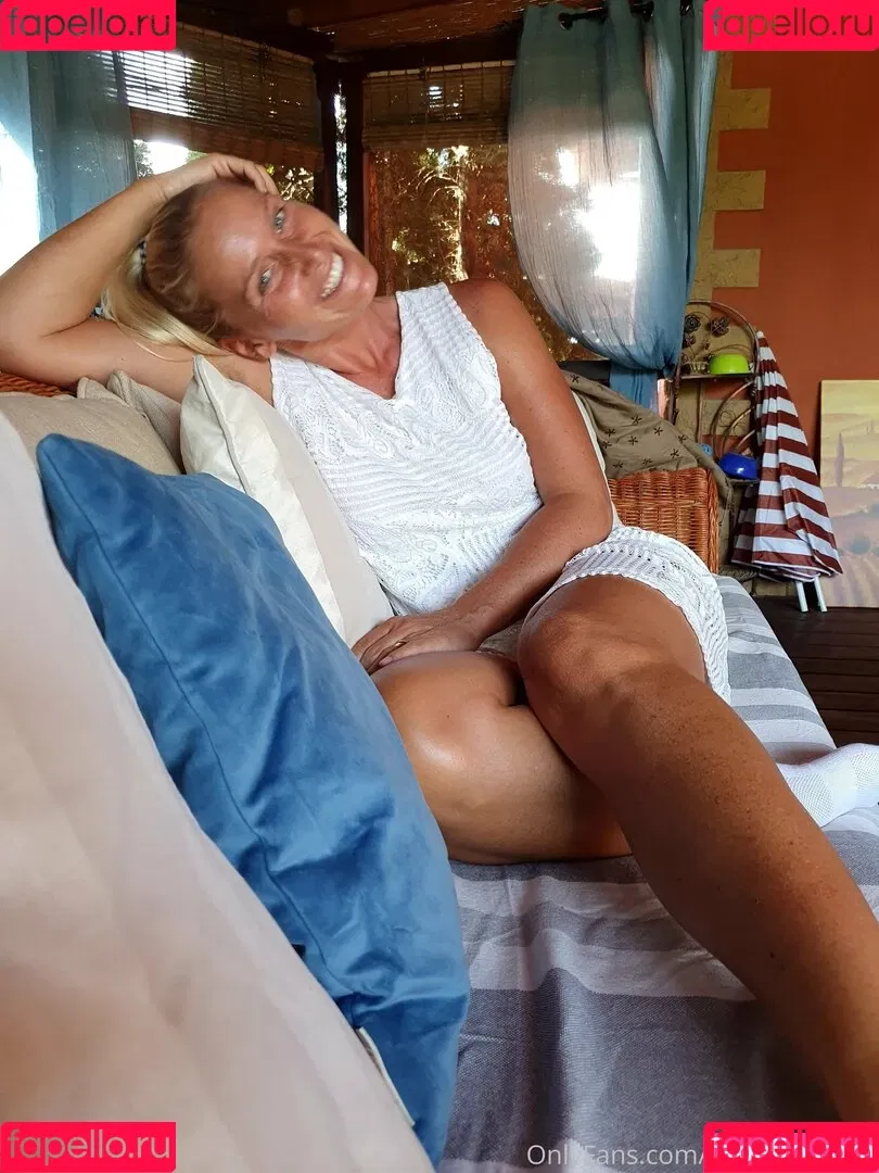 kathianobilixx Onlyfans Photo Gallery 