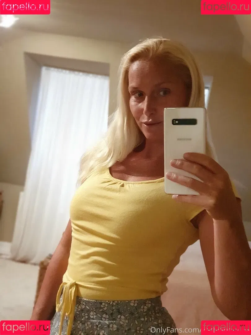 kathianobilixx Onlyfans Photo Gallery 