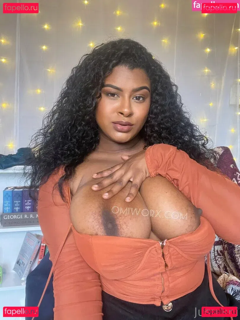 justomi Onlyfans Photo Gallery 