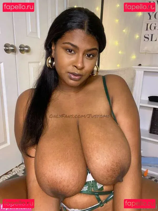 justomi Onlyfans Photo Gallery 