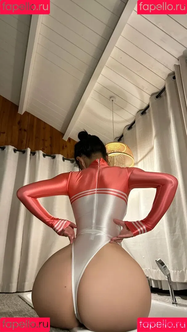 QiaoniuTT Onlyfans Photo Gallery 