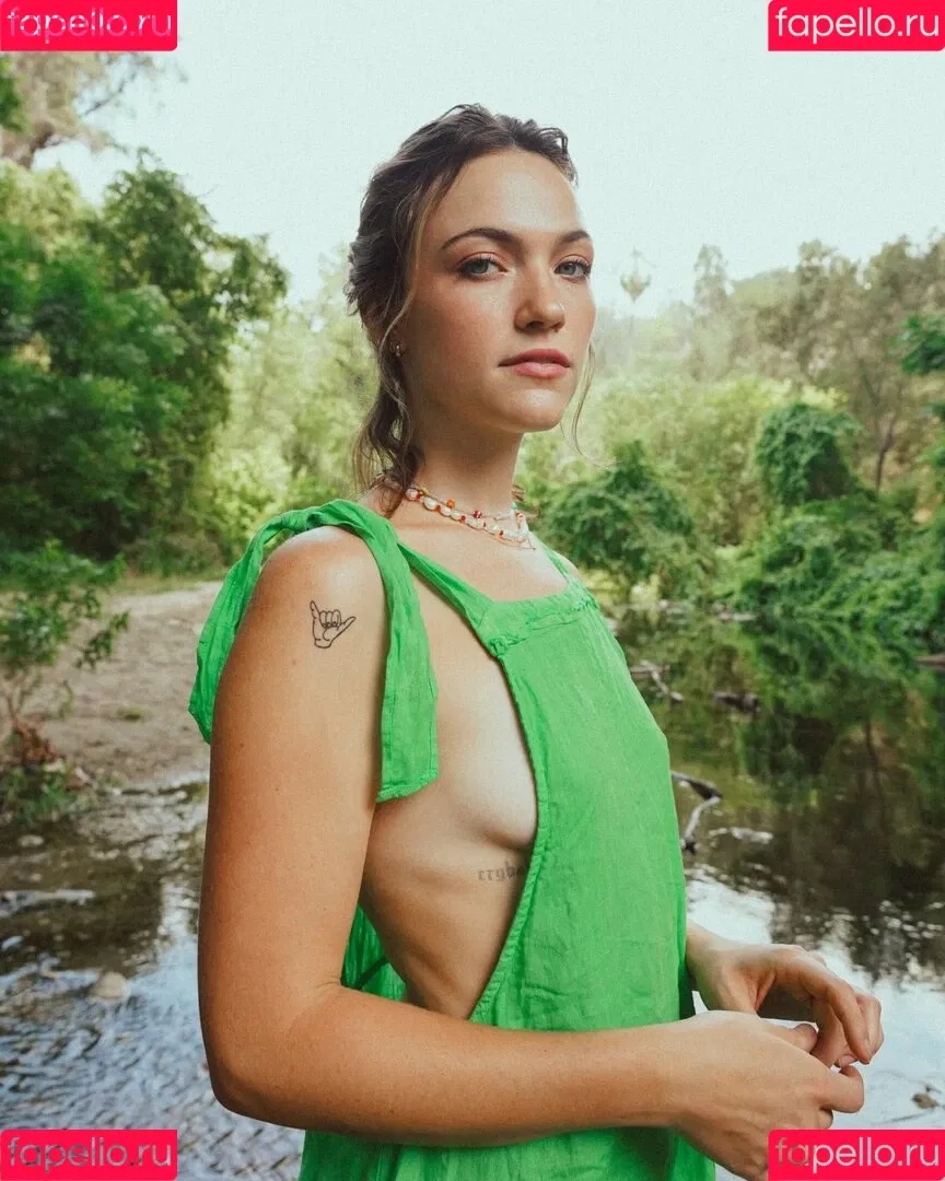 Violett Beane Onlyfans Photo Gallery 