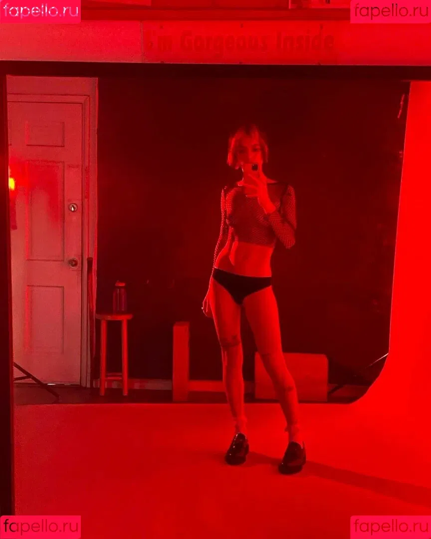 Violett Beane Onlyfans Photo Gallery 