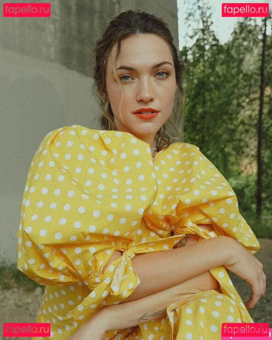 Violett Beane Onlyfans Photo Gallery 