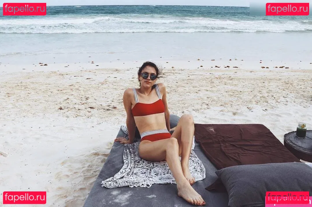 Violett Beane Onlyfans Photo Gallery 