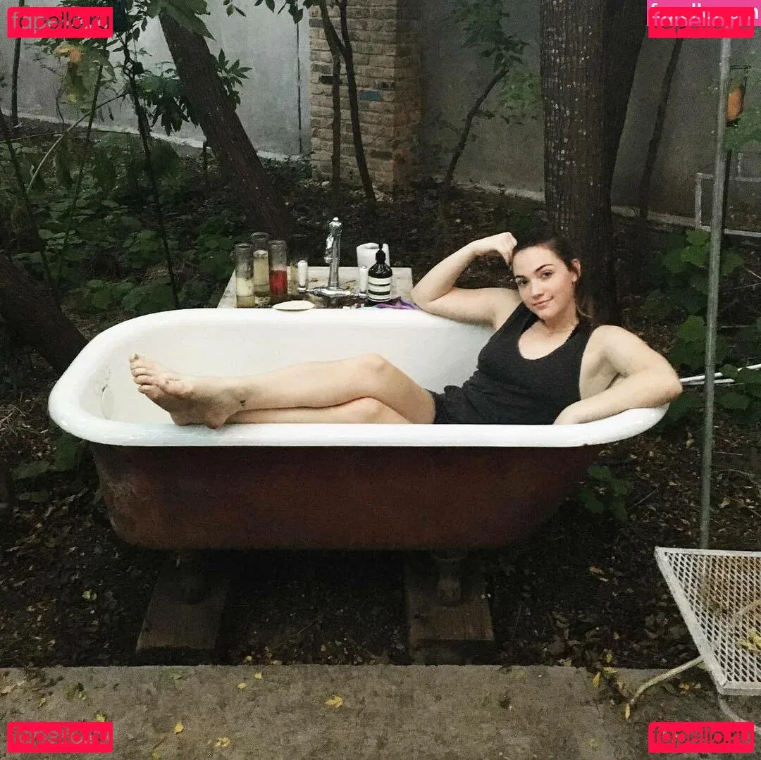 Violett Beane Onlyfans Photo Gallery 