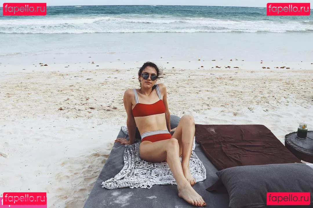 Violett Beane Onlyfans Photo Gallery 