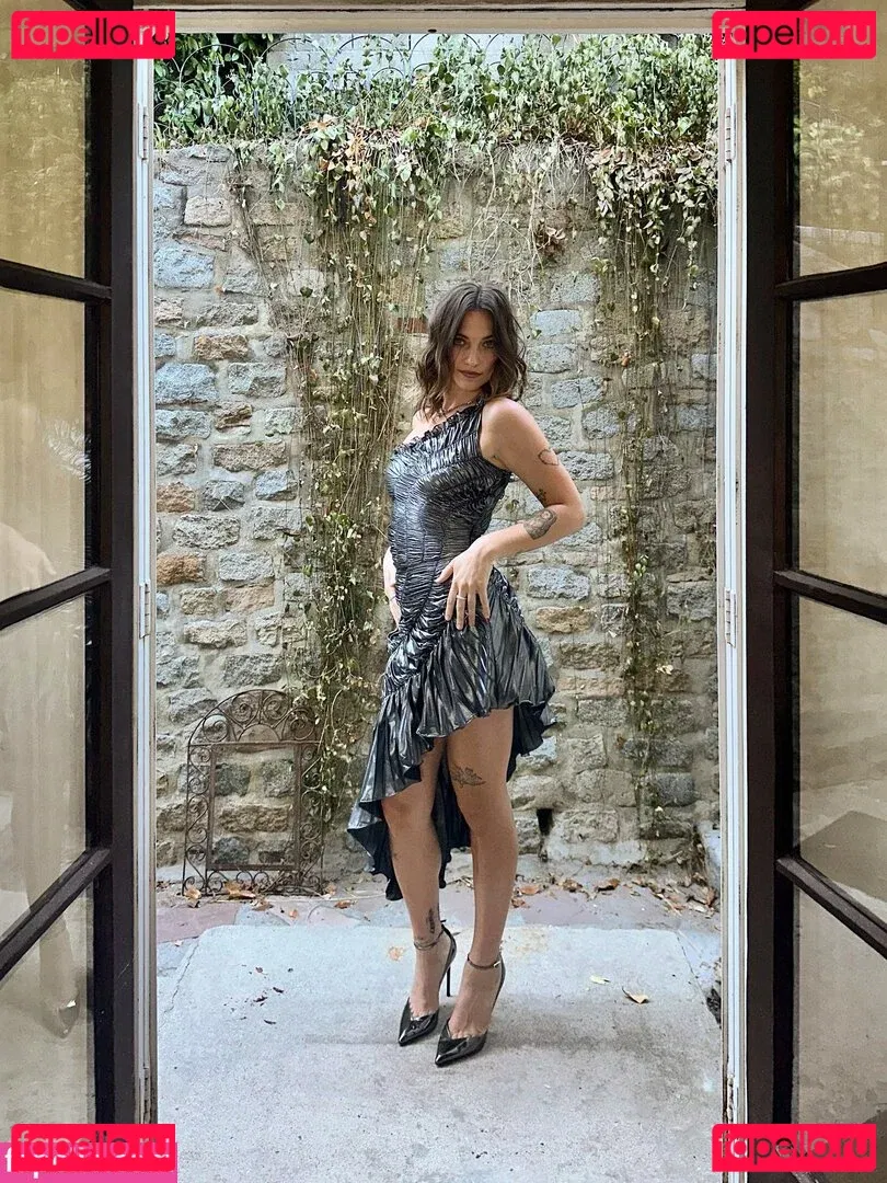 Violett Beane Onlyfans Photo Gallery 