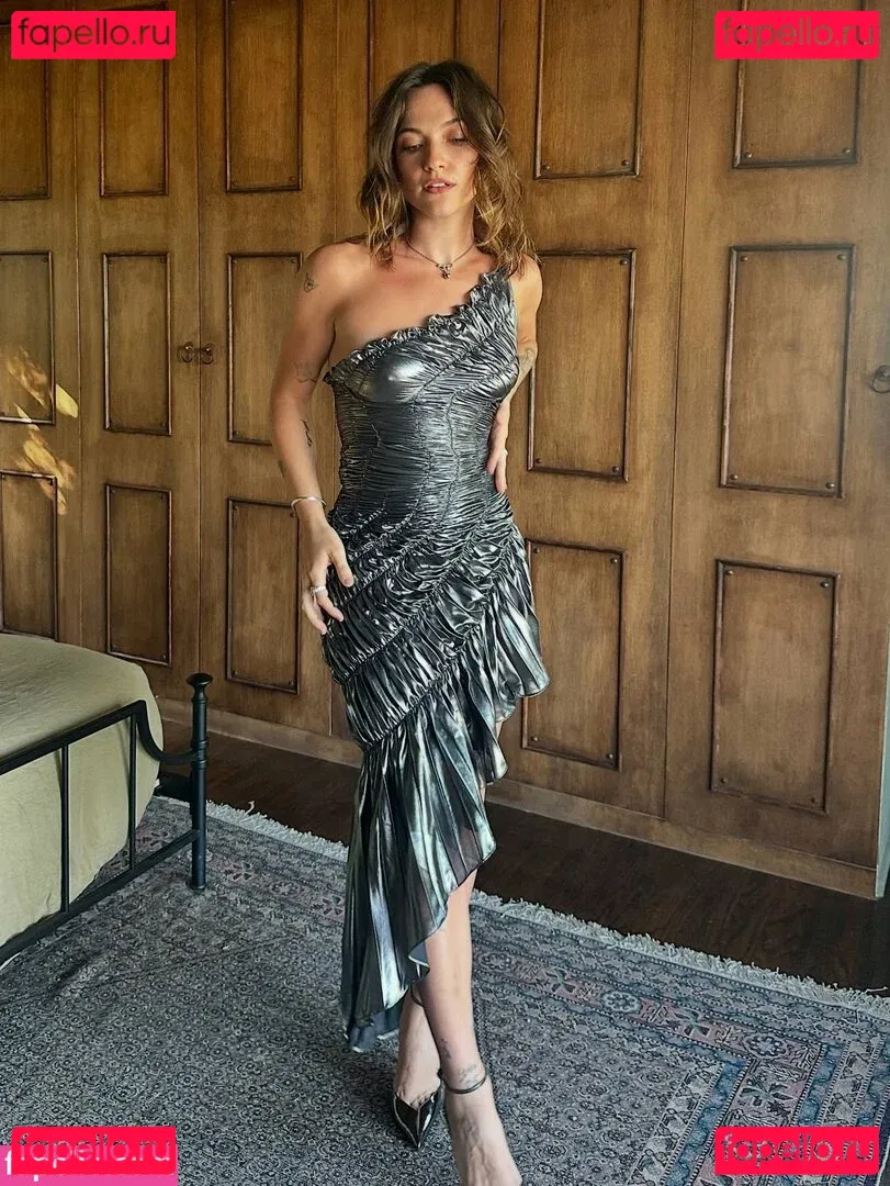 Violett Beane Onlyfans Photo Gallery 