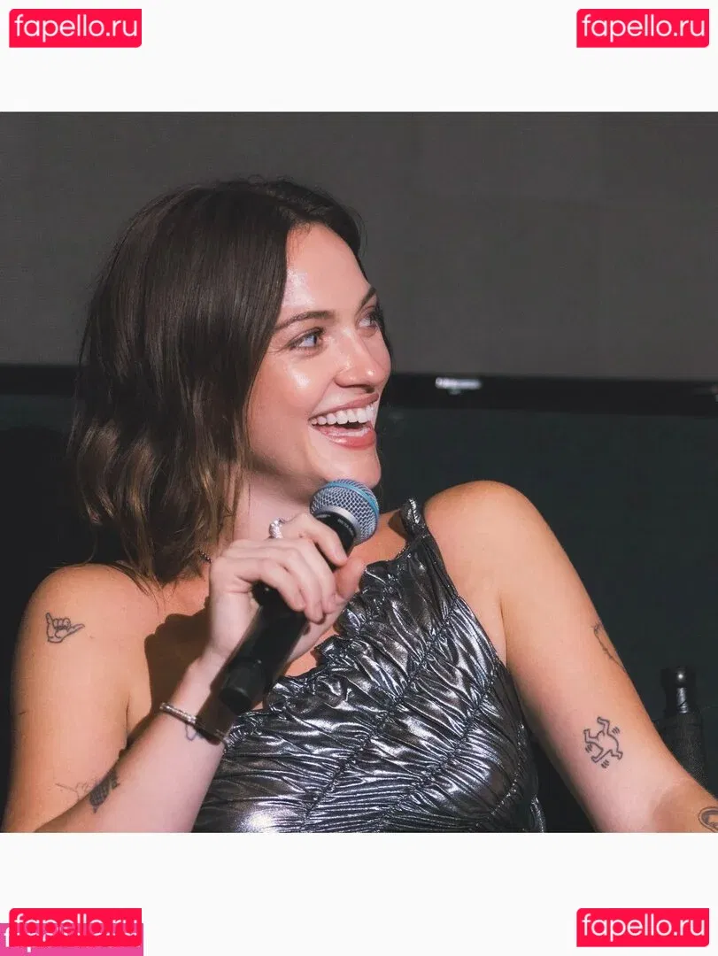 Violett Beane Onlyfans Photo Gallery 