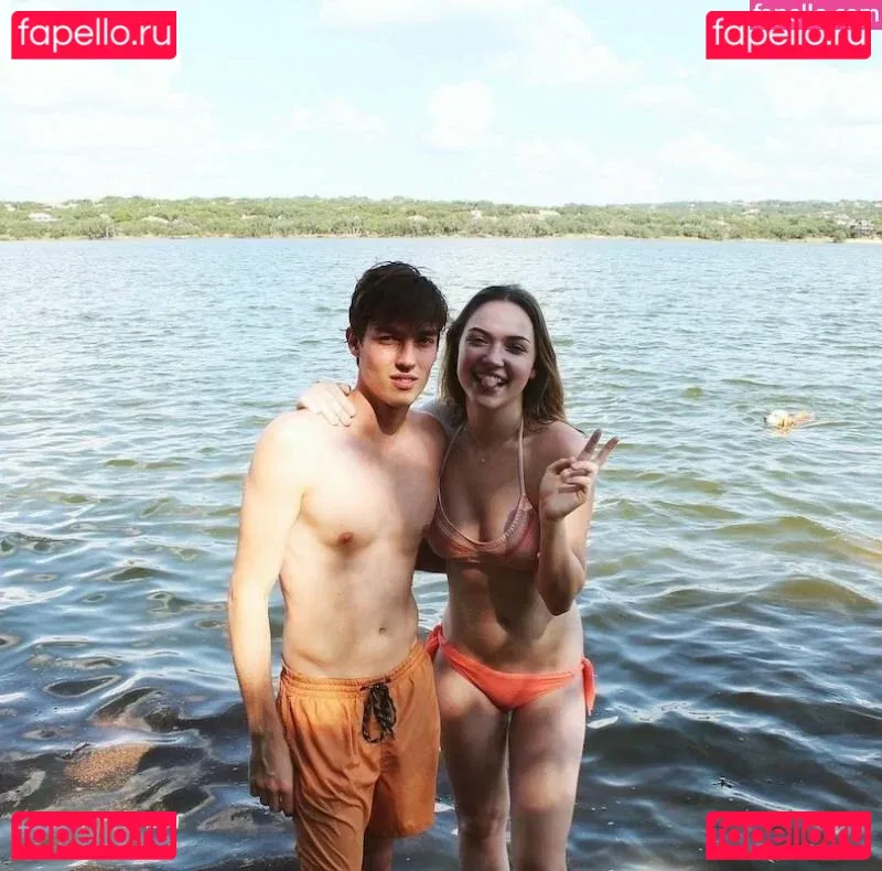 Violett Beane Onlyfans Photo Gallery 