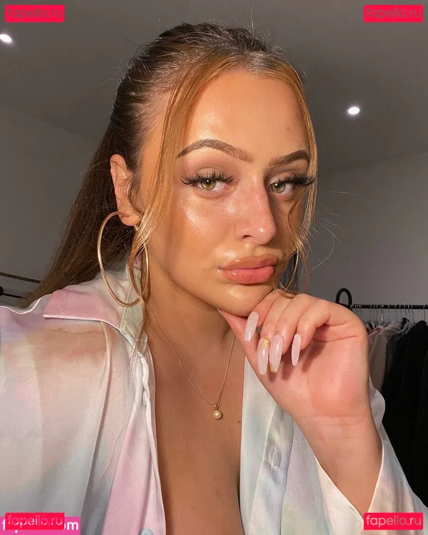 Eleanor Evans Onlyfans Photo Gallery 