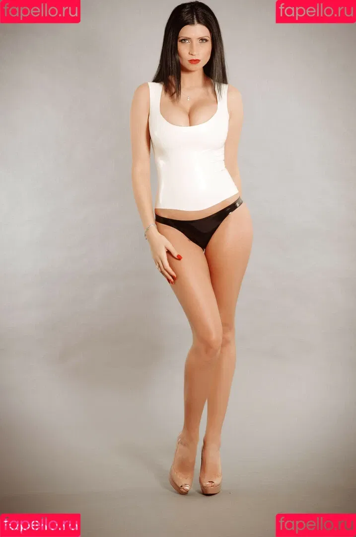 Lillyroma1982 Onlyfans Photo Gallery 