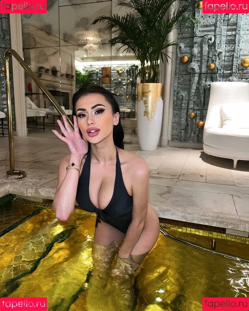 Lucrezia De Lellis Onlyfans Photo Gallery 