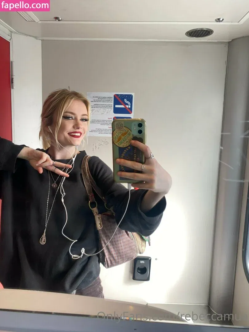 rebecccamua Onlyfans Photo Gallery 