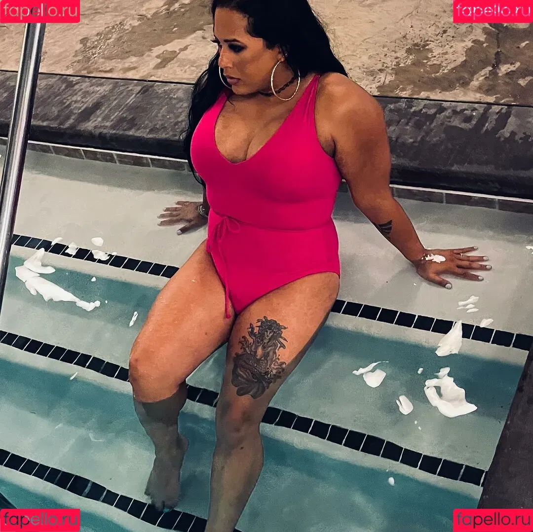 Nyla Rose Onlyfans Photo Gallery 
