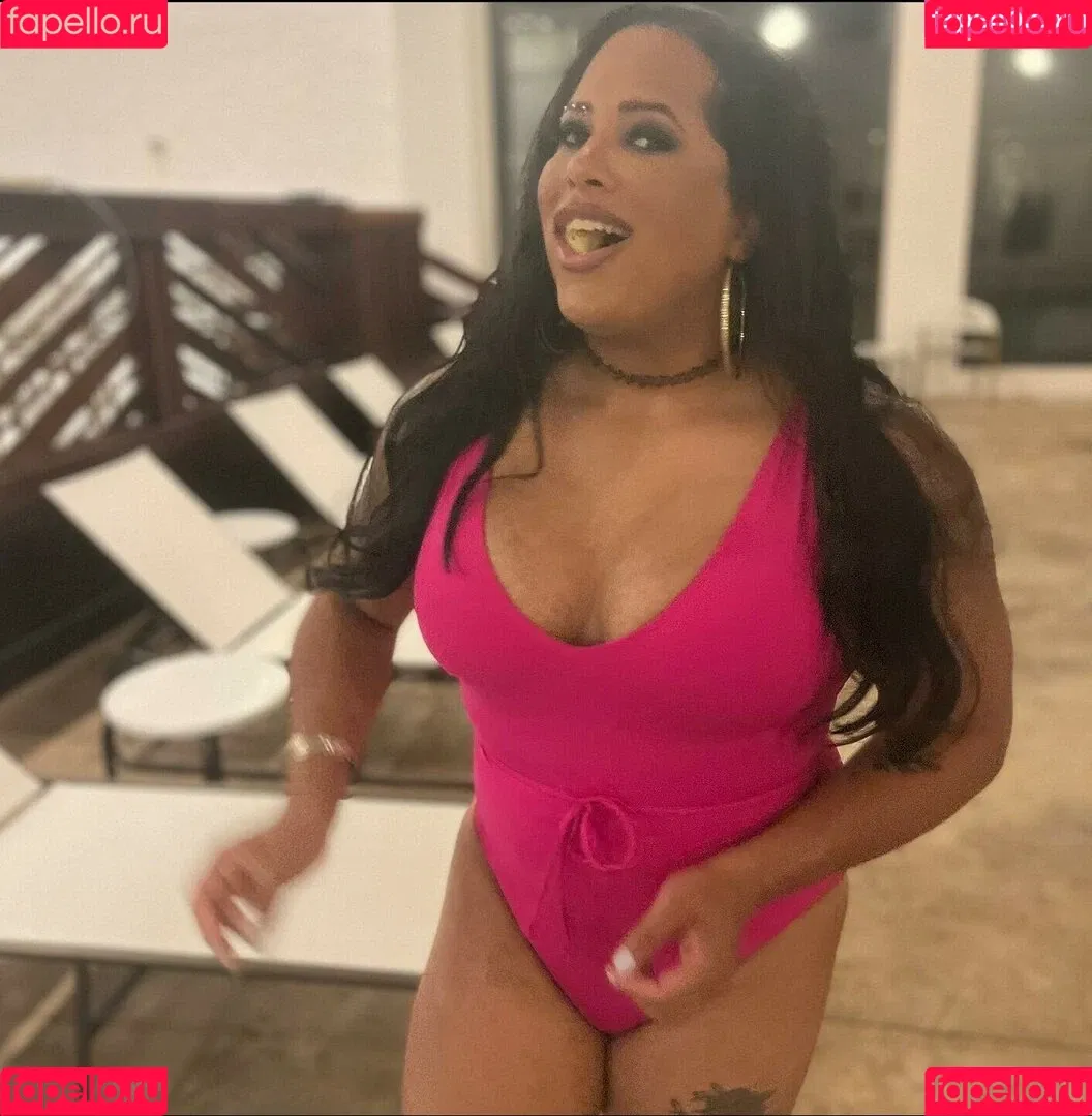 Nyla Rose Onlyfans Photo Gallery 