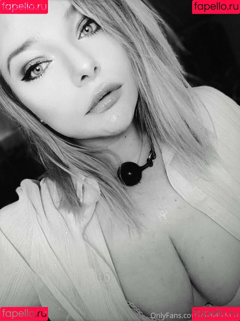 neevilicious Onlyfans Photo Gallery 
