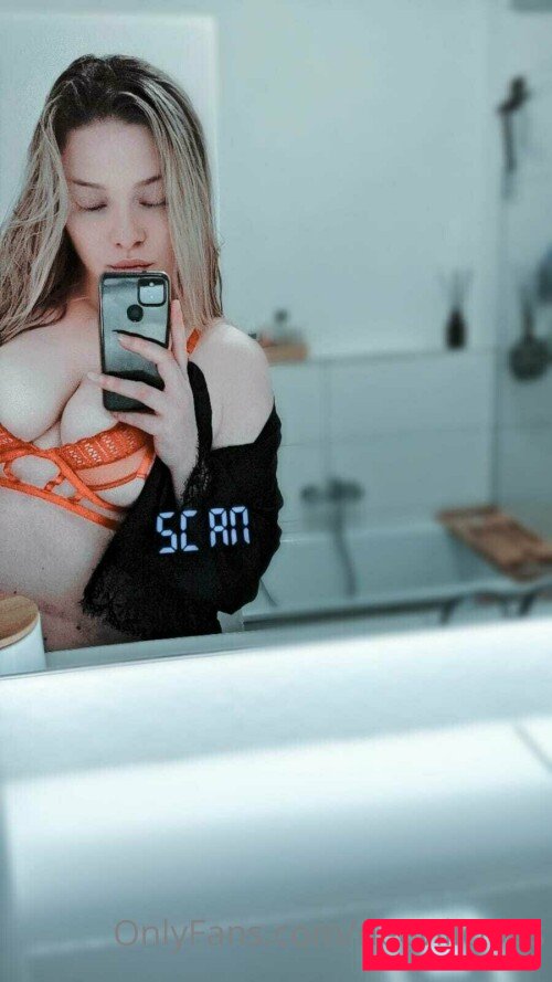 neevilicious Onlyfans Photo Gallery 