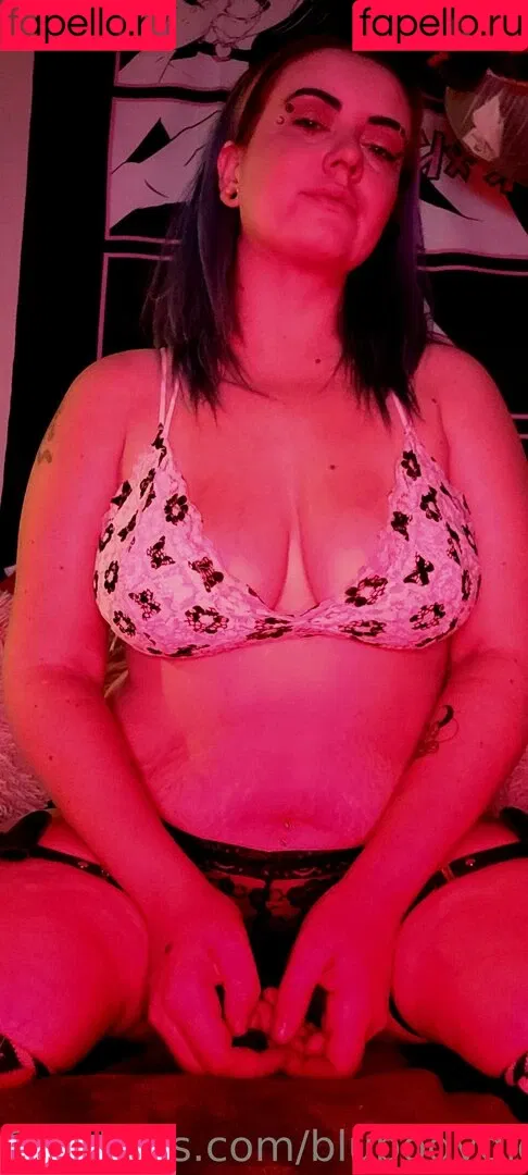 blubodygloss Onlyfans Photo Gallery 