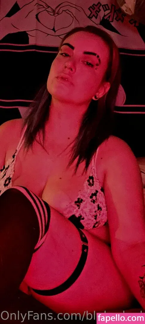 blubodygloss Onlyfans Photo Gallery 