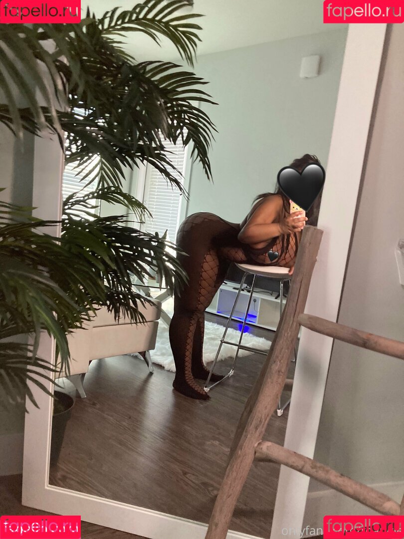 roarwie Onlyfans Photo Gallery 