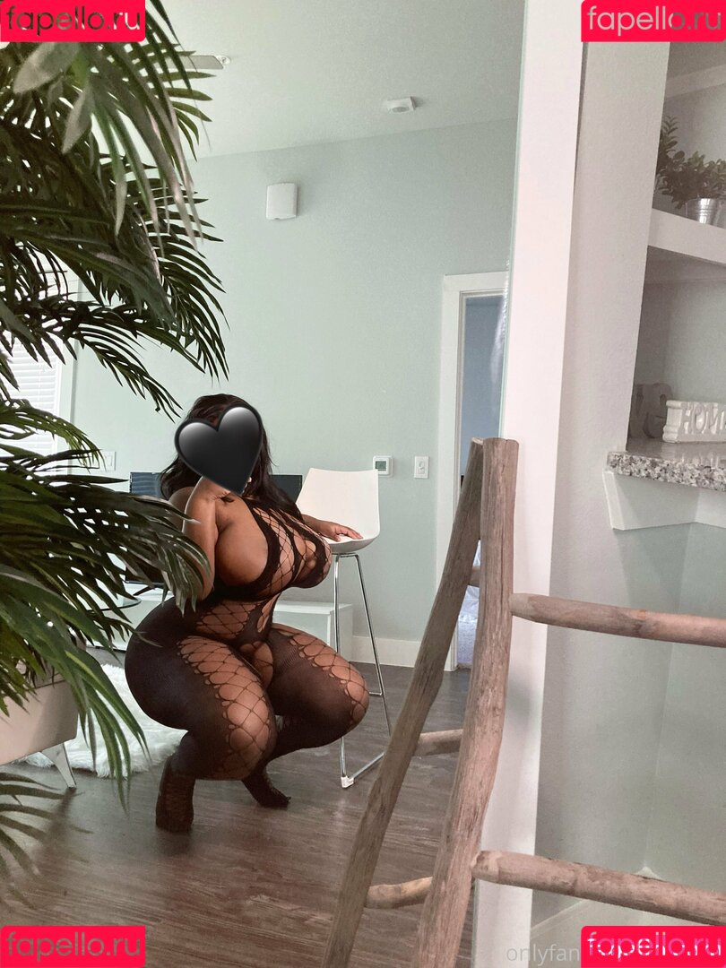 roarwie Onlyfans Photo Gallery 